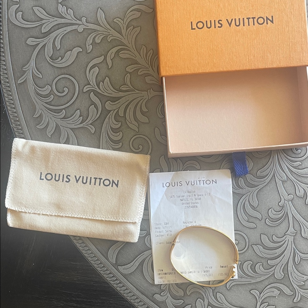 Louis Vuitton Elegant Gold Bangle - Picture 5 of 5